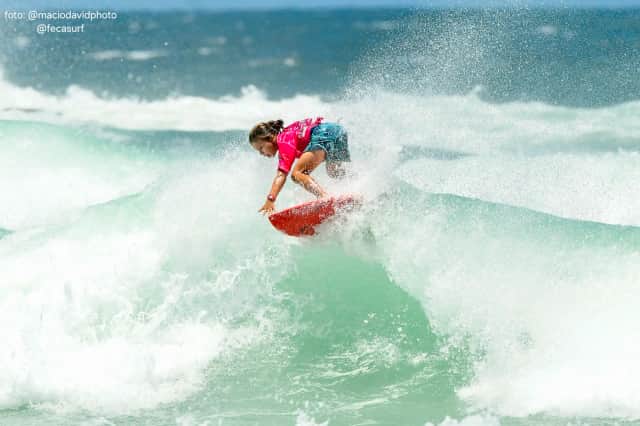 Boa onda: O pequeno surfista gigante